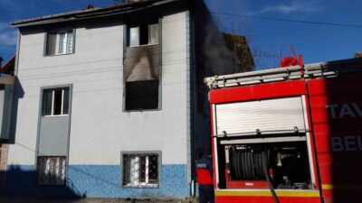 Kütahya’nın Tavşanlı ilçesinde 3 katlı bir binada çıkan yangın büyük