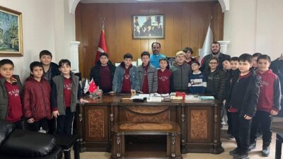 Kütahya’nın Tavşanlı ilçesinde Kur’an kursu öğrencileri, harçlıklarını biriktirerek 6 Şubat