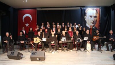 Kütahya’nın Tavşanlı ilçesinde yerel sanatçıların performans sergilediği Türk sanat müziği
