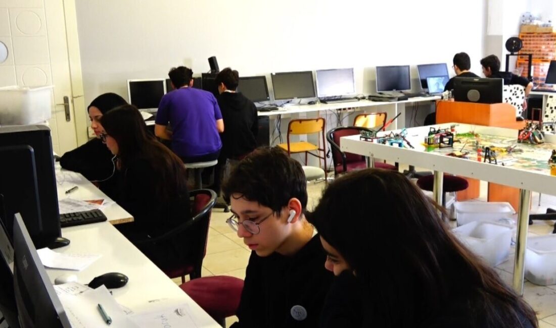 Kütahya’nın Tavşanlı ilçesinde, 15 Temmuz Şehitler Fen Lisesi öğrencileri, “Türkiye