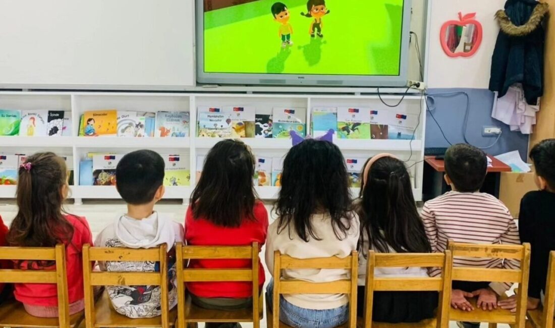 Kütahya’nın Altıntaş ilçesinde bulunan Zafer İlkokulu’nda, Yeşilay Haftası dolayısıyla öğrencilere