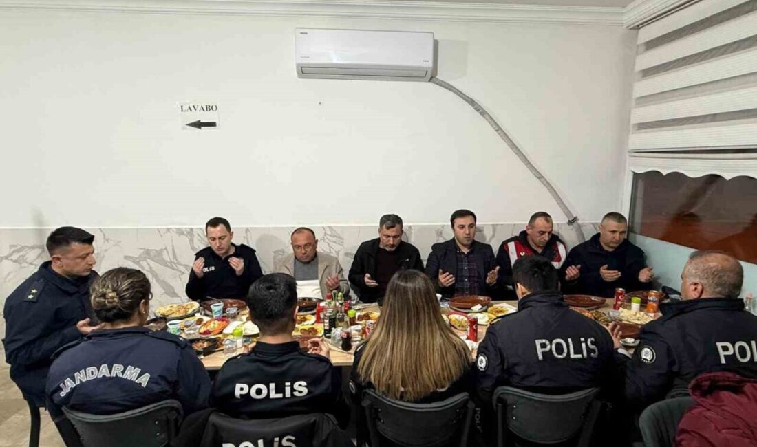 Kütahya’nın Çavdarhisar ilçesinde Kaymakam Murat Ak, düzenlenen iftar programında emniyet