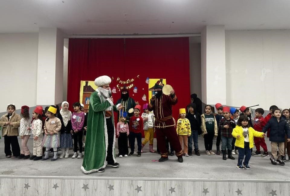 Kütahya’nın Çavdarhisar ilçesinde düzenlenen Hacivat, Karagöz ve Nasreddin Hoca gösterisi