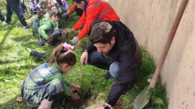 Kütahya’nın Çavdarhisar ilçesinde bulunan 100. Yıl İlkokulu birinci sınıf öğrencilerine