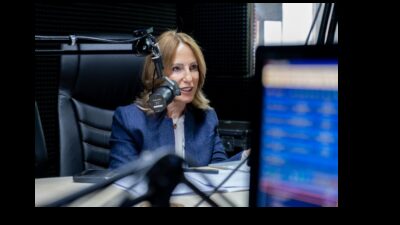 Esin Güral Argat Radyo Dumlupınar canlı yayınına konuk oldu ‘Gençler