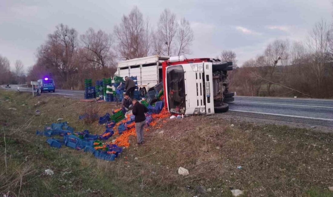Kütahya’nın Domaniç ilçesinde pazarcı kamyonetinin takla atması sonucu meydana gelen