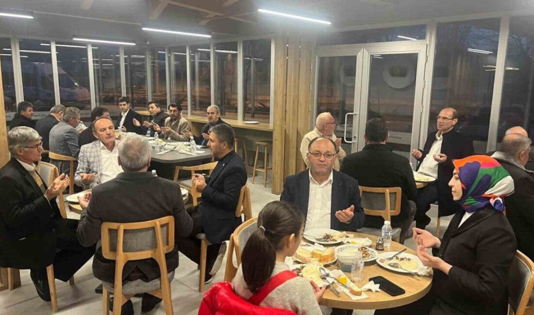 Kütahya’nın Dumlupınar ilçesinde, kaymakamlık tarafından düzenlenen iftar programında Kütahya İl