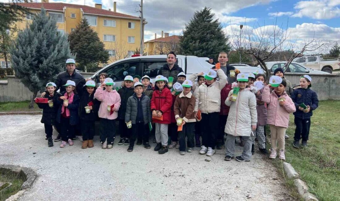 Kütahya’nın Gediz ilçesinde Orman İşletme Müdürlüğü tarafından yürütülen “Yeşil Vatan-Benim