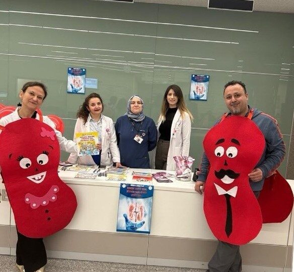 Kütahya Şehir Hastanesi tarafından gerçekleştirilen etkinlikte, hastanenin giriş katına kurulan