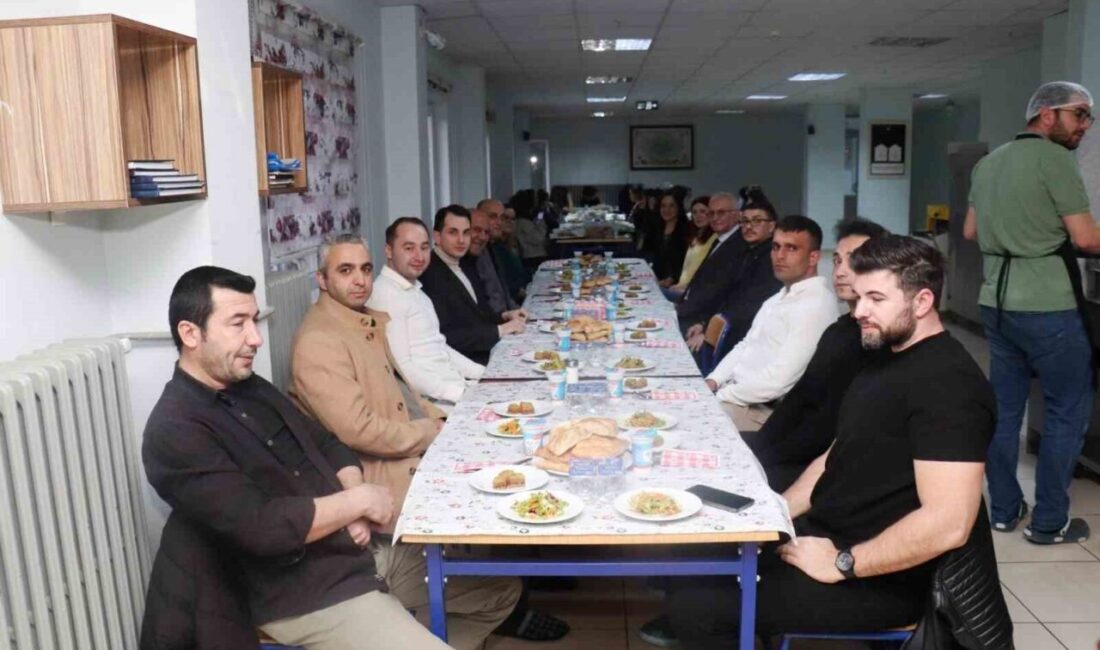 Kütahya’nın Hisarcık Kaymakamı Erkan Atam, 15 Temmuz Şehitleri Anadolu Lisesi