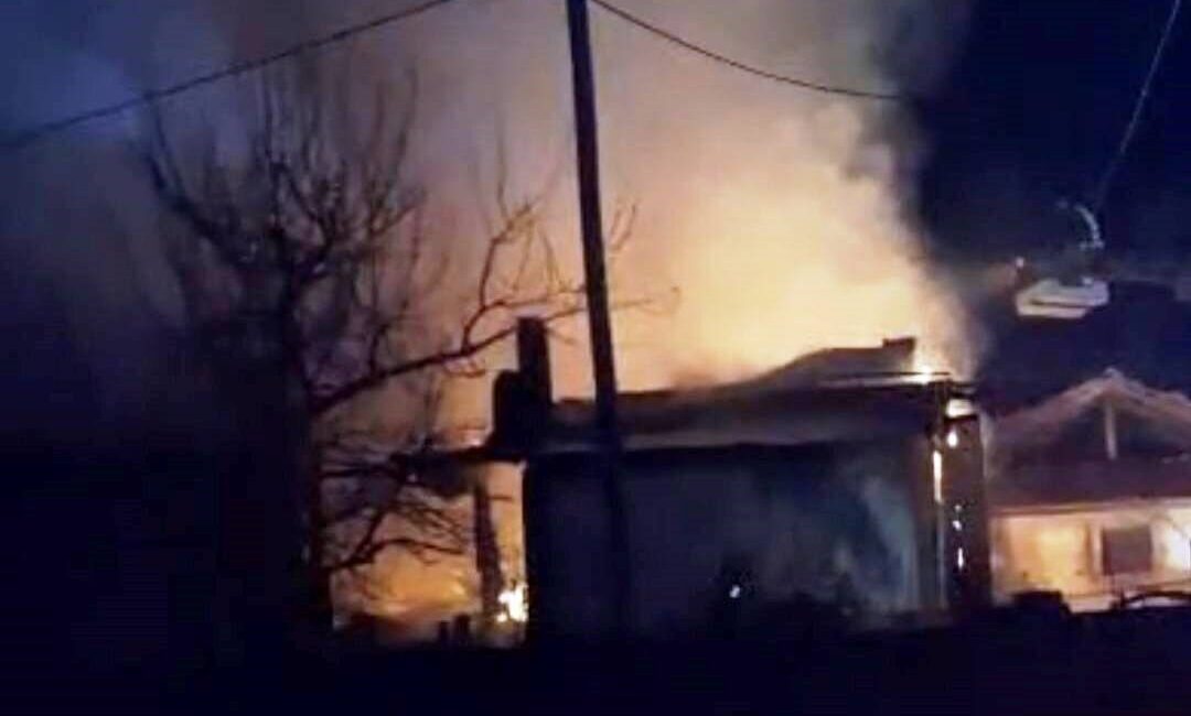 Kütahya’nın Hisarcık ilçesinde gece saatlerinde samanlıkta çıkan ve daha sonra