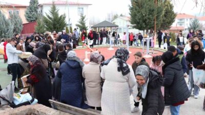 KÜTAHYA (İHA) – Kütahya’nın Hisarcık ilçesinde bir araya gelen çocuklar