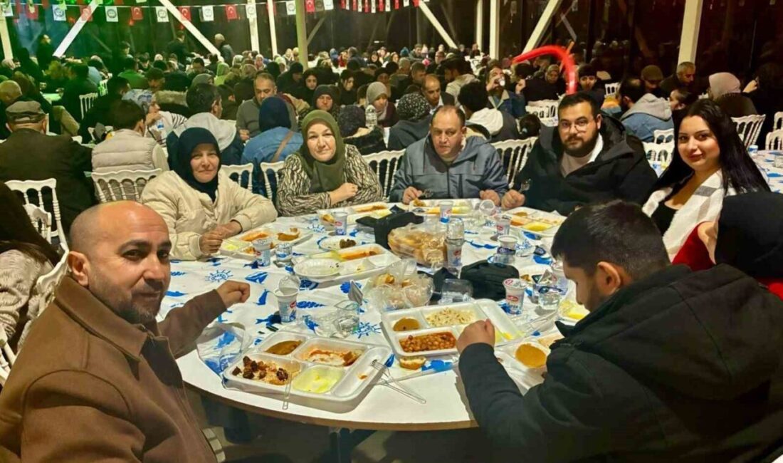 İzmir’de yaşayan Kütahya Karamancalılar, Ramazan ayının manevi atmosferinde düzenlenen iftar