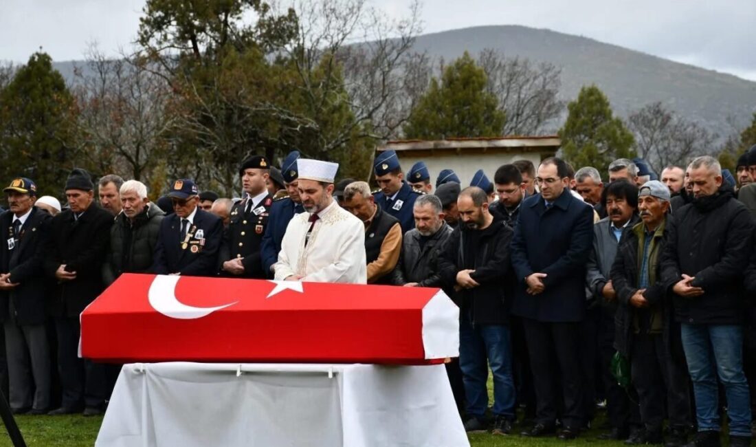 Kütahya’nın Tavşanlı ilçesinde yaşayan 73 yaşındaki Kıbrıs Gazisi Selahattin Akmes,