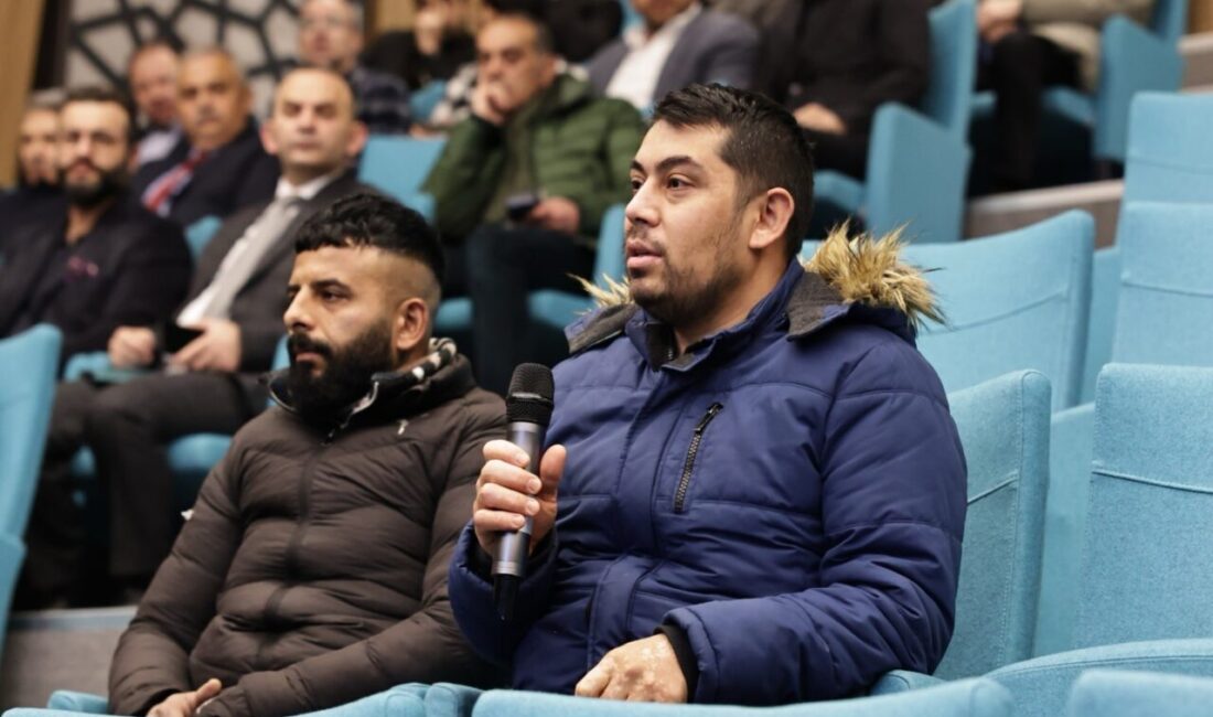 Kütahya Belediyesi tarafından düzenlenen ’Halk Günü Toplantısı’ Belediye Başkanı Eyüp