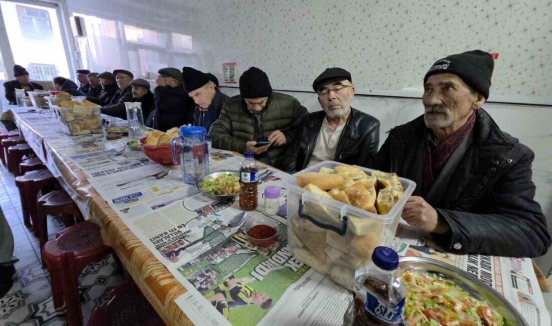 Kütahya’da Osmanlı’dan günümüze uzanan “Askıda yemek” geleneğini 45 yıldır “Askıda