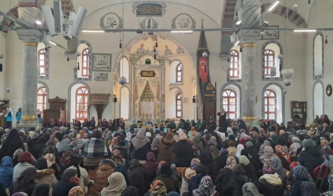 Kütahya’da Kadir Gecesi münasebetiyle Ulu Cami’de kadınlara yönelik program gerçekleştirildi.
