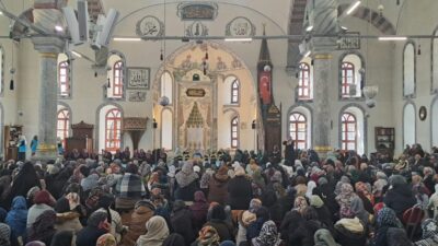 Kütahya’da Kadir Gecesi münasebetiyle Ulu Cami’de kadınlara yönelik program gerçekleştirildi.