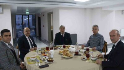 Kütahya Öğretmenevi’nde düzenlenen iftar programında İl Millî Eğitim Müdürü Mustafa