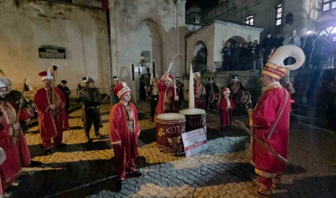 Kütahya’da Ramazan ayı dolasıyla düzenlenen mehter konseri vatandaşlardan yoğun ilgi