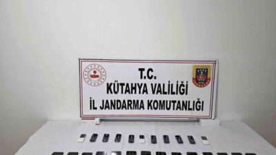 Kütahya’da jandarma tarafından düzenlenen operasyonda çok sayıda kaçak telefon ele