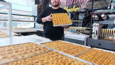 Simav’da, Ramazan Bayramı’nın yaklaşmasıyla birlikte baklava satışlarında hareketlilik başladı. İlçede