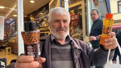 Kütahya’nın Tavşanlı ilçesinde Ramazan Bayramı arefesinde çarşı pazarda bayram alışverişi