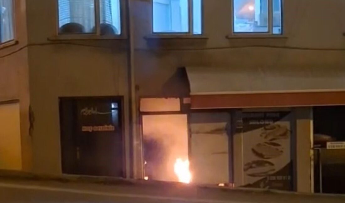 Kütahya’nın Tavşanlı ilçesinde bir binanın bodrum katındaki kalorifer kazanının alev