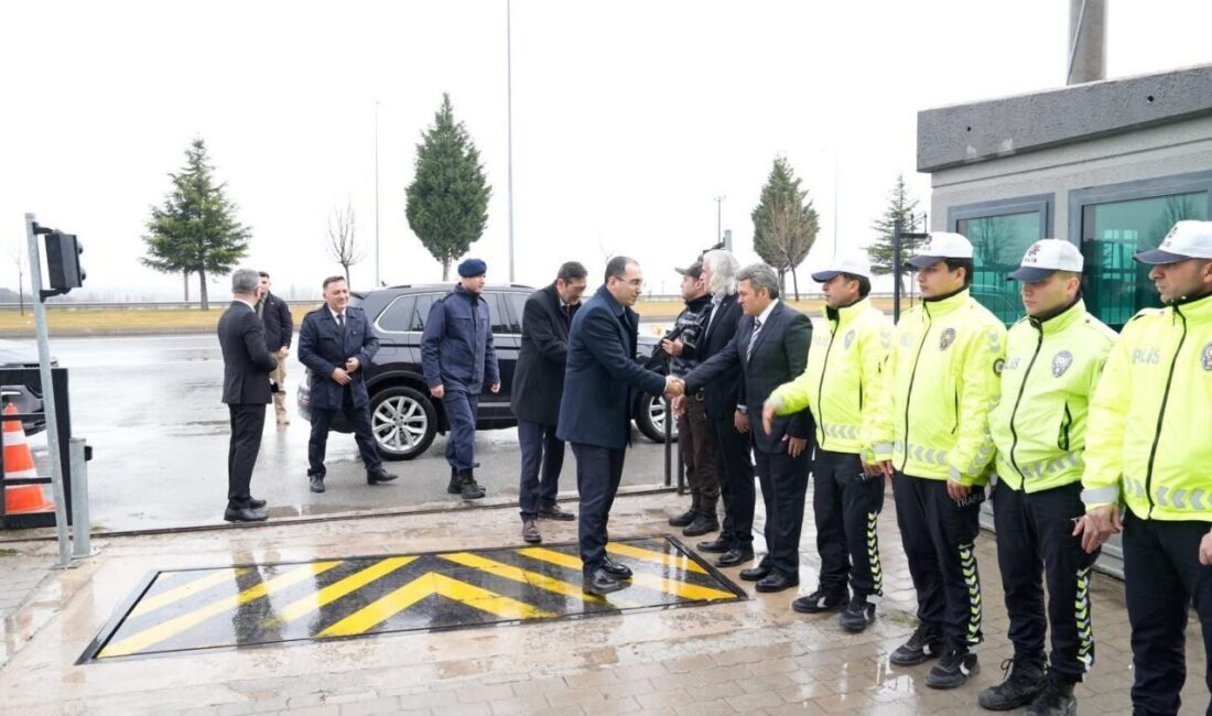Kütahya’nın Tavşanlı ilçesinde Ramazan Bayramı dolayısıyla düzenlenen resmi bayramlaşma töreninin