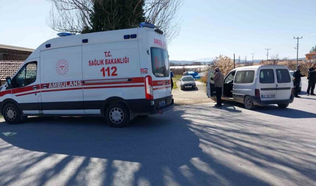 Kütahya’nın Tavşanlı ilçesinde otomobil ile motosikletin çarpışması sonucu meydana gelen