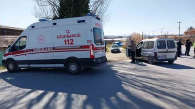 Kütahya’nın Tavşanlı ilçesinde otomobil ile motosikletin çarpışması sonucu meydana gelen