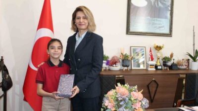 Kütahya’nın Altıntaş ilçesinde, çevreye duyarlı davranışıyla takdir toplayan İstiklal İlkokulu