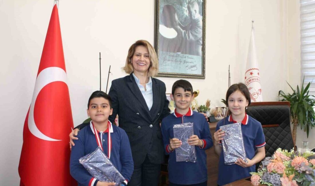 Kütahya’nın Altıntaş ilçesinde, farklı alanlarda elde ettikleri başarılarla ilçeye gurur