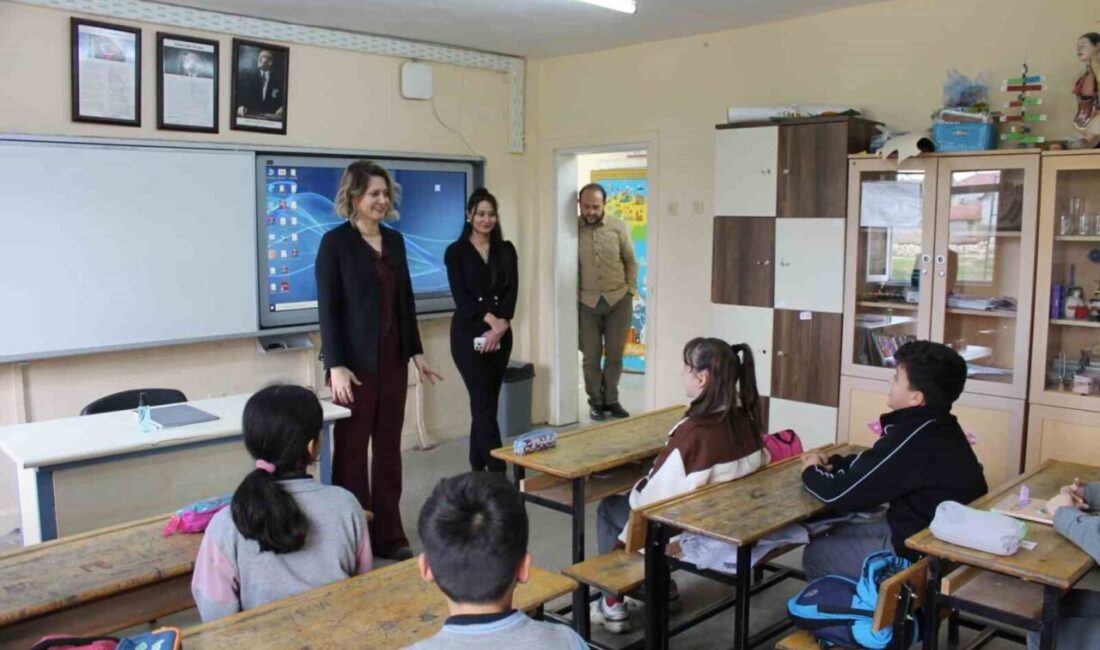 Kütahya’nın Altıntaş İlçe Milli Eğitim Müdürü Tuba Sinan, Liselere Geçiş