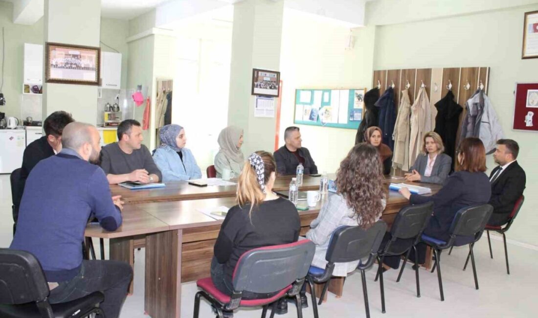 Altıntaş İlçe Milli Eğitim Müdürü Tuba Sinan, mesleki eğitimin güçlendirilmesi