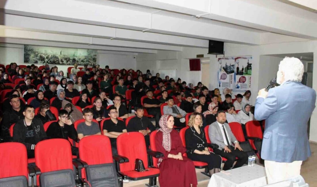 Kütahya’nın Altıntaş ilçesinde yürütülen “Okuyan Nesil Projesi” kapsamında lise öğrencilerine