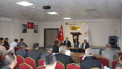 Kütahya’nın Aslanapa ilçesinde, Kaymakam İsmail Tosun’un başkanlığında köy muhtarlarıyla kamu