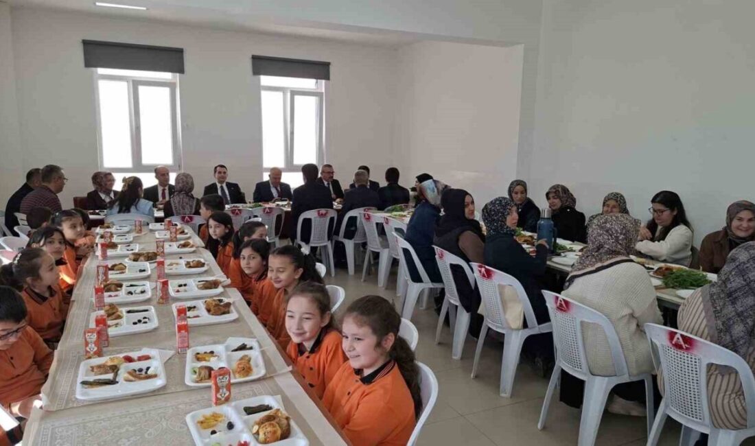 Kütahya’nın Hisarcık ilçesi Atatürk İlkokulu’nda, “Türkiye Yüzyılı Maarif Modeli” ve