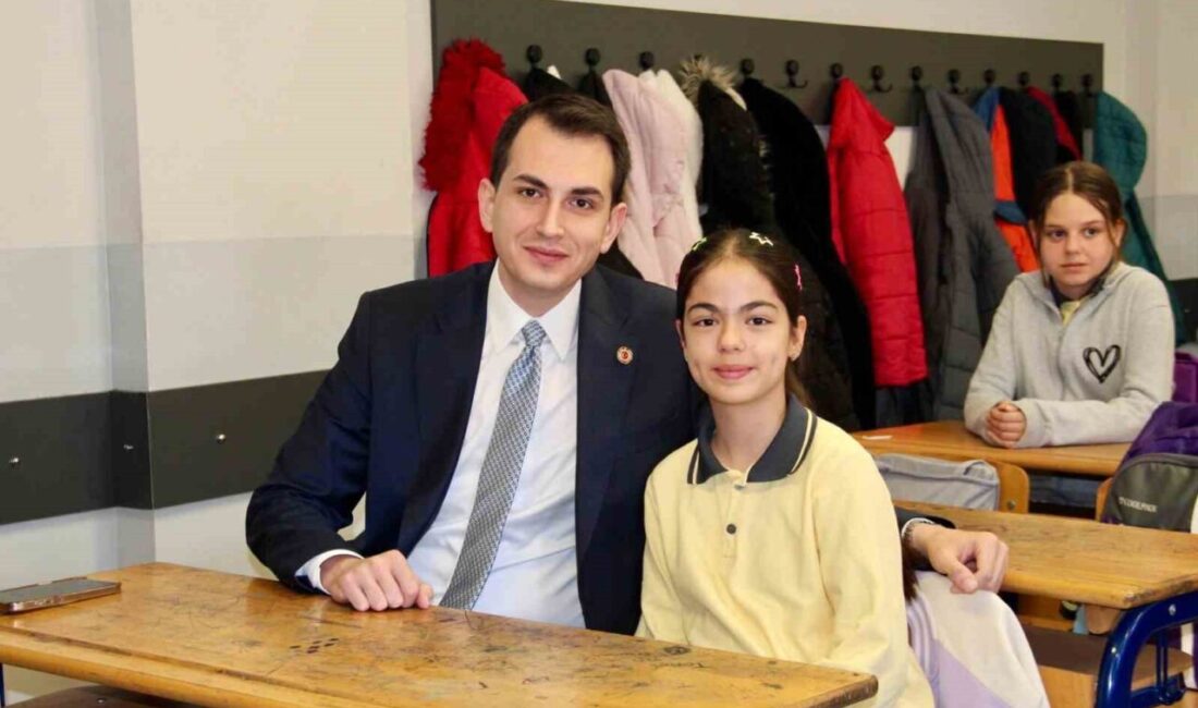 Hisarcık Kaymakamı Erkan Atam, eğitim faaliyetlerini yerinde görmek ve öğrenci-öğretmen