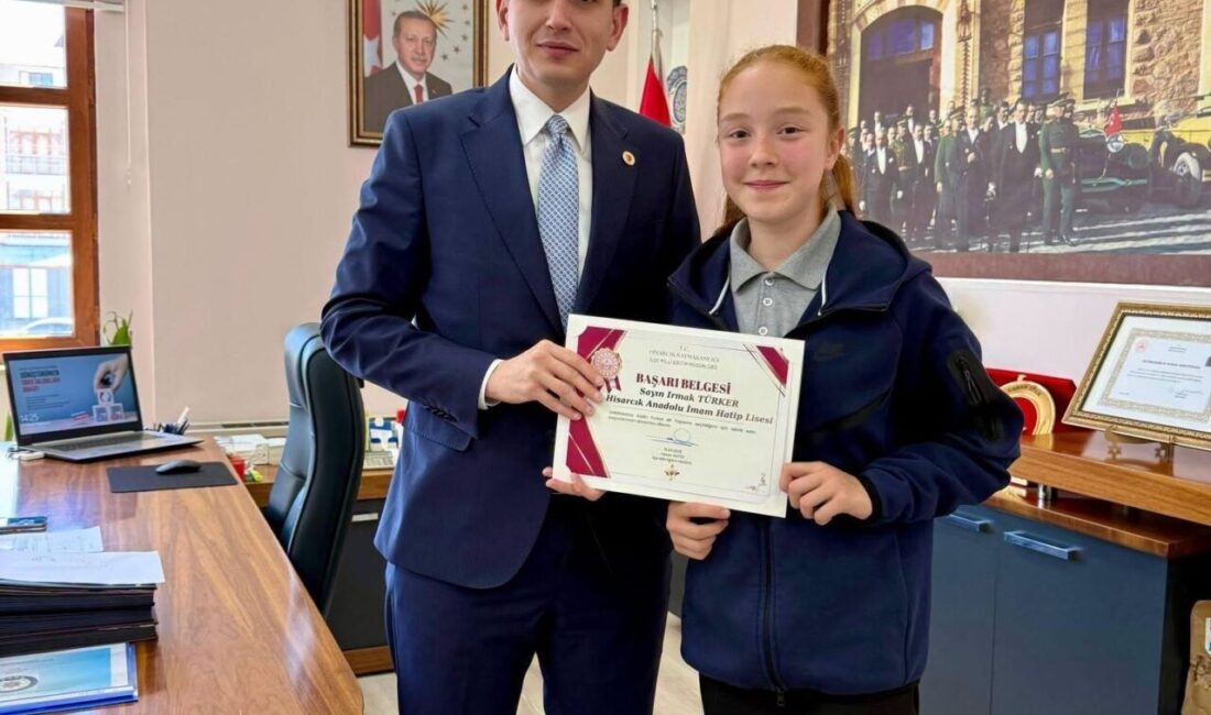 Kütahya’nın Hisarcık ilçesinde Kaymakam Erkan Atam, Galatasaray Kadın Futbol Takımı