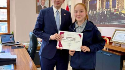 Kütahya’nın Hisarcık ilçesinde Kaymakam Erkan Atam, Galatasaray Kadın Futbol Takımı