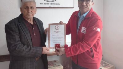 Kütahya’nın Hisarcık ilçesinde Kızılay’a düzenli olarak kan bağışında bulunan esnaf