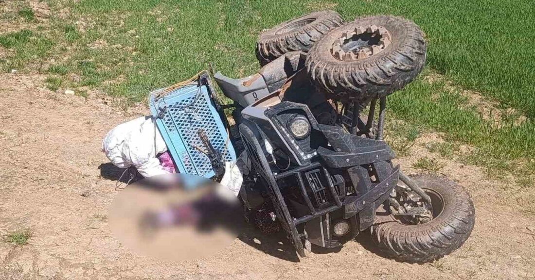 Kütahya’nın Hisarcık ilçesinde meydana gelen kazada, devrilen arazi tipi motosikletin