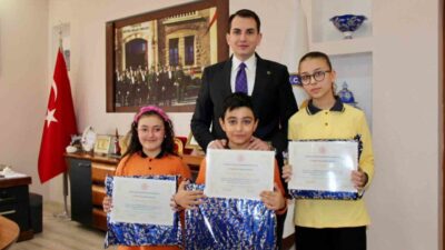 Kütahya’nın Hisarcık ilçesinde “Kütüphane Haftası” kapsamında yıl boyunca kütüphaneden en