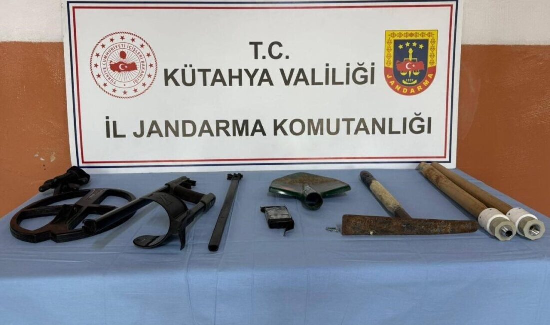 Kütahya’nın Aslanapa ilçesinde jandarma ekiplerince gerçekleştirilen operasyonda kaçak kazı faaliyetlerinde