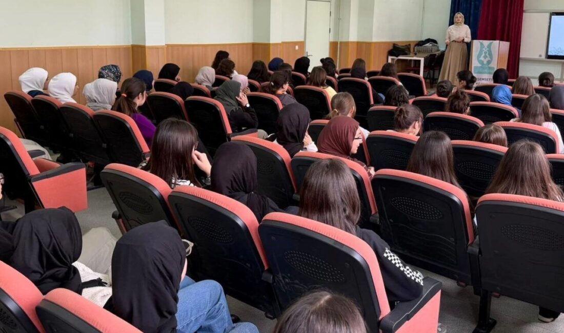 Kütahya Akşemsettin Kız Anadolu İmam Hatip Lisesi’nde (AİHT) düzenlenen motivasyon