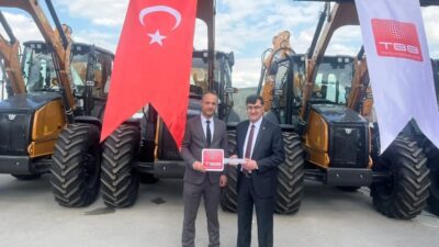 Kütahya Belediyesi, hizmet kapasitesini artıracak yeni bir iş makinesini envanterine