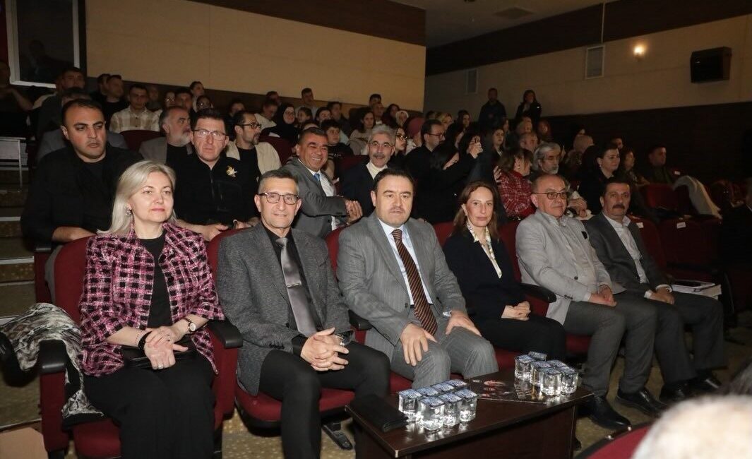 Kütahya Valisi Musa Işın, Kütahya’da sahnelenen “Devlet Ana” adlı tiyatro