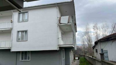 Kütahya’nın Hisarcık ilçesinde evinin balkonundan düşerek ağır yaralanan 64 yaşındaki