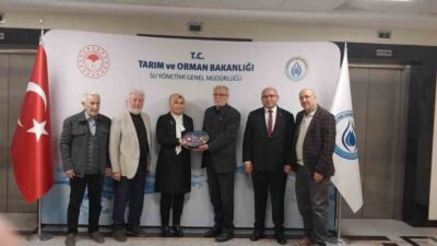 Kütahyalı çini sanatçısı Abdurrahman Yıldız, şehirdeki çeşmelerden boşa akan suların